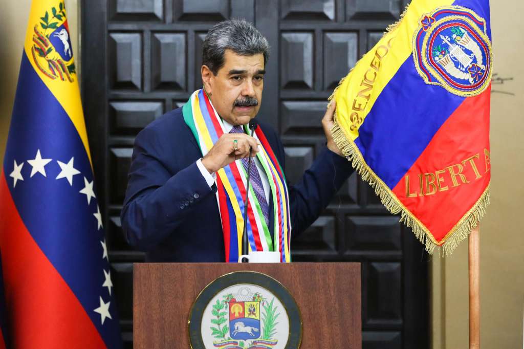 AME9194. CARACAS (VENEZUELA), 17/12/2025.- Fotografía cedida por el Palacio de Miraflores del presidente de Venezuela, Nicolás Maduro, hablando este miércoles, en Caracas (Venezuela). Maduro afirmó que desde su país se han opuesto a la guerra en medio de las tensiones con EE.UU., que escalaron en las últimas horas tras la declaración de su homólogo Donald Trump de bloquear el desplazamiento de los buques petroleros sancionados hacia el país suramericano. EFE/ Palacio de Miraflores /SOLO USO EDITORIAL/NO VENTAS/ SOLO DISPONIBLE PARA ILUSTRAR LA NOTICIA QUE ACOMPAÑA (CRÉDITO OBLIGATORIO)