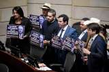 Centro Democrático llegó a sesión agendada para tema Catatumbo con pancartas de apoyo a Uribe