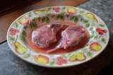 Cómo preparar chuletas de cerdo en salmuera