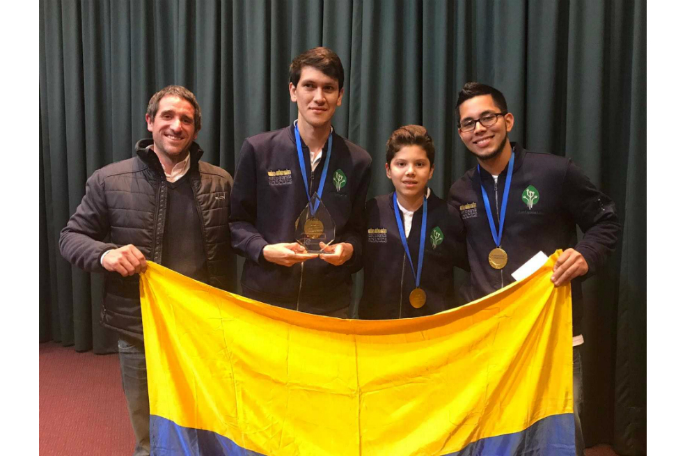 Integrantes de Con-Ciencia Col Competencia de Robótica en Chile /Foto cortesía.