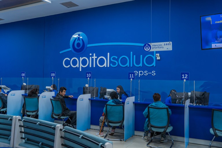 “En 2025 teníamos 2.600 quejas mensuales. Hoy no son más de 300”, gerente de Capital Salud