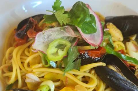 Receta para preparar espaguetis con mejillones y zucchini