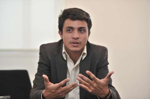 Uribismo insiste en moción de censura