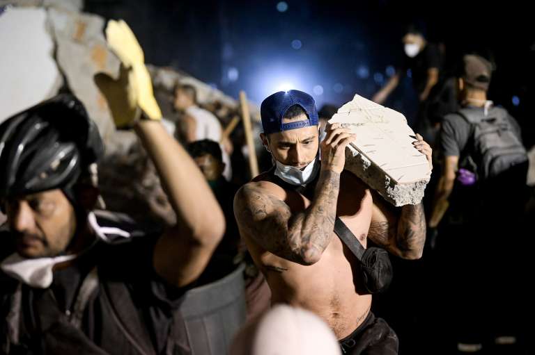 Equipos de rescate, Policía y voluntarios trabajaron durante la noche del lunes 10 de agosto, y madrugada del 11.
