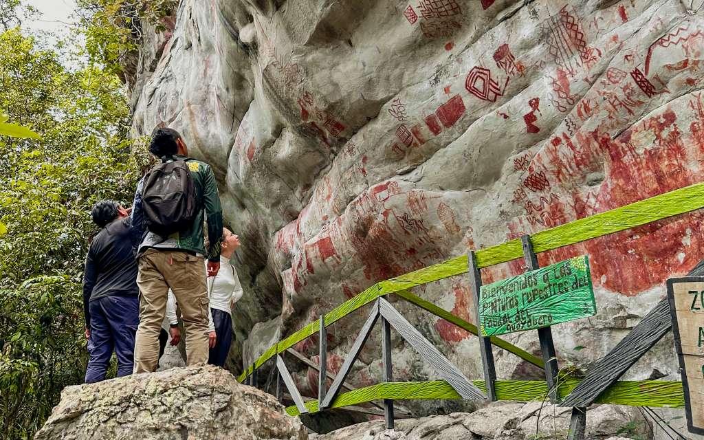 La empresa organiza sus experiencias turísticas de acuerdo con las dos estaciones que marcan el ritmo del territorio: la temporada seca y la de lluvias.