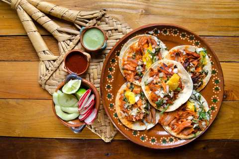 ¿Comer tacos es más saludable que una barra de granola o unas papas fritas?