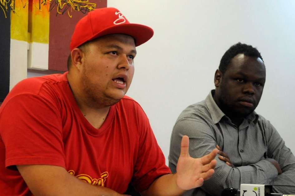 Músicos colombianos Jeihhco (i) del colectivo C15 y Jhon Jaime Sánchez, miembro del grupo Son Batá, denuncian amenazas de muerte. Foto: EFE