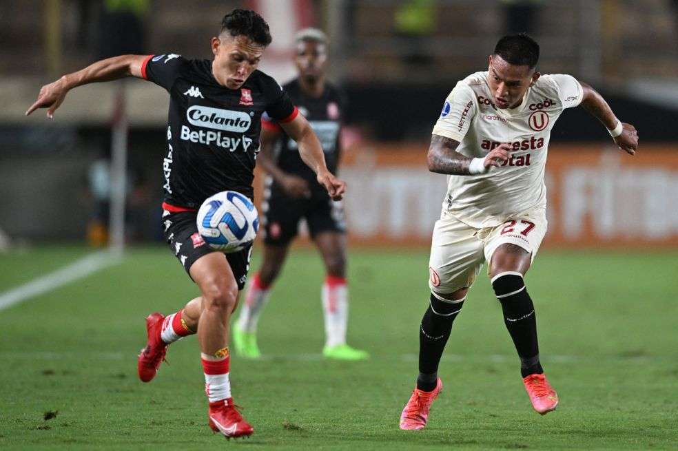Universitario vs. Santa Fe.