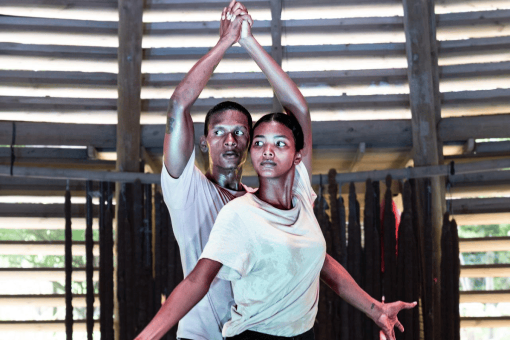 La obra "Suite Akhunov" se presentará en el Teatro Pablo Tobón Uribe en el marco del evento “Museo Cuerpo Teatro/ Memoria Danza Imaginación”, realizado en colaboración con el Museo de Antioquia.