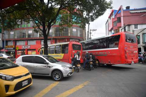 Movilidad hoy, 7 de febrero: camión varado en la localidad de Chapinero