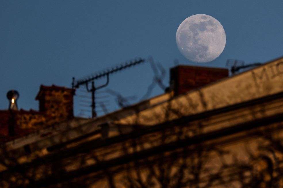 En Colombia también se pudo ver el eclipse sobre las 23:53 del domingo.