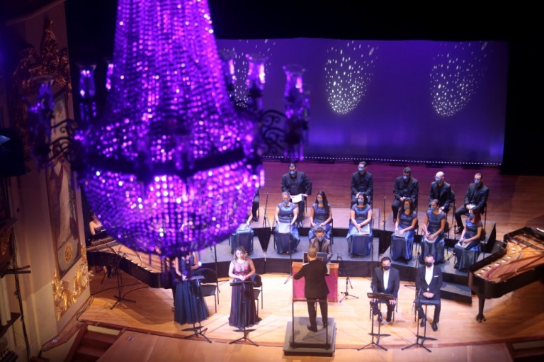 La intimidad de la obra se termina luego de los aplausos del público. Los artistas saben que la voz viajó tocando el alma de los asistentes  y recordarán una obra que Rossini había guardado como un gran secreto.