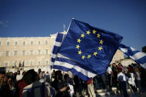 Zona euro se blinda ante el irreversible default de Grecia