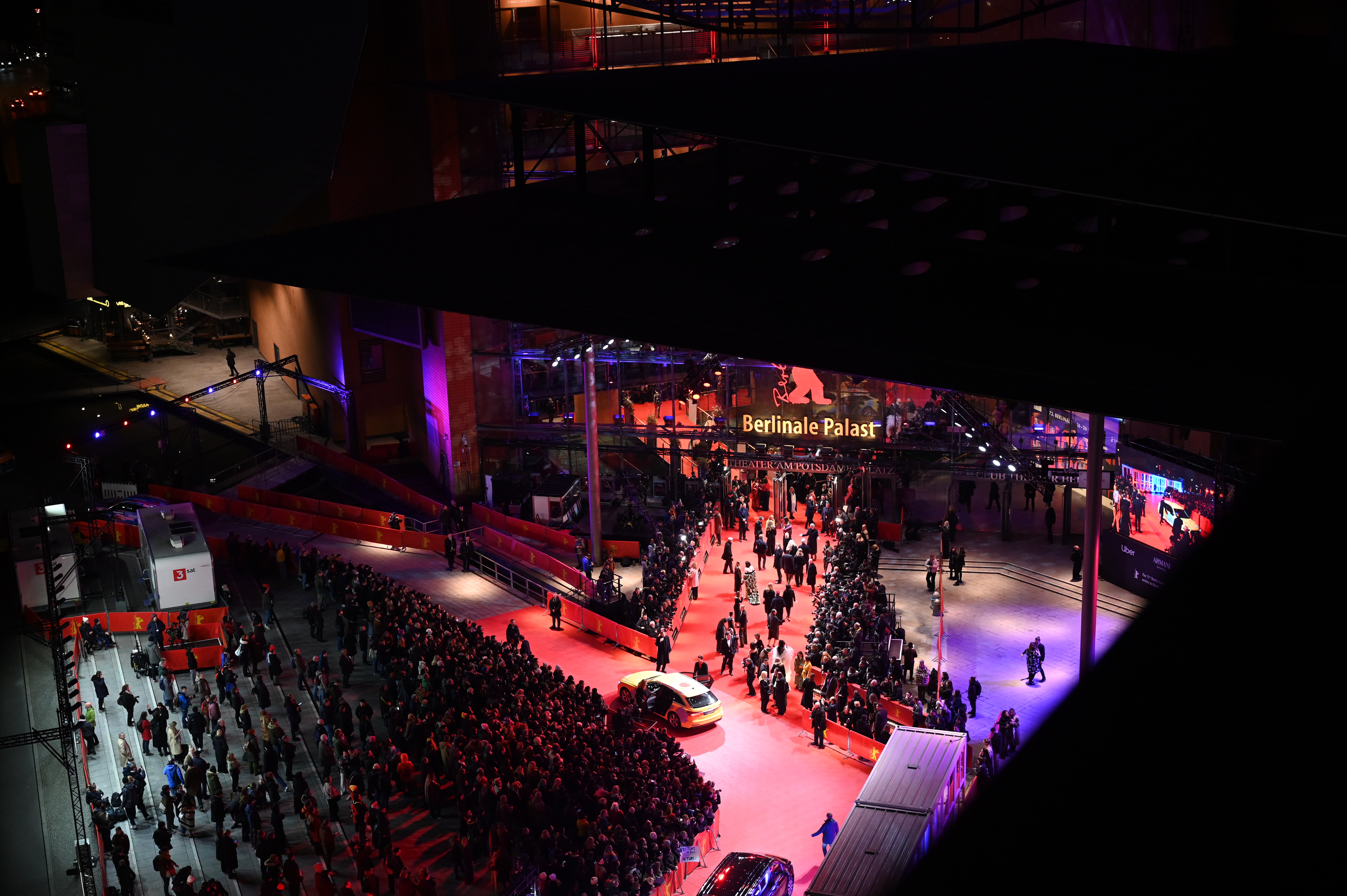 Berlin (Germany), 16/02/2023.- Guests arrive for the Opening Ceremony of the 73rd Berlin International Film Festival 'Berlinale' in Berlin, Germany, 16 February 2023. The in-person event runs from 16 to 26 February 2023. (Cine, Alemania) EFE/EPA/FILIP SINGER