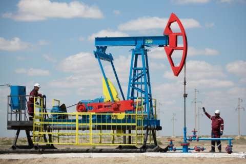 China disminuye producción petrolera confirmando éxito de OPEP
