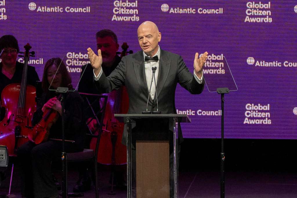 AME2175. NUEVA YORK (ESTADOS UNIDOS), 24/09/2025.- El presidente de la FIFA, Gianni Infantino, habla durante la ceremonia del premio Ciudadano Global este miércoles, en Nueva York (Estados Unidos). EFE/ Ángel Colmenares