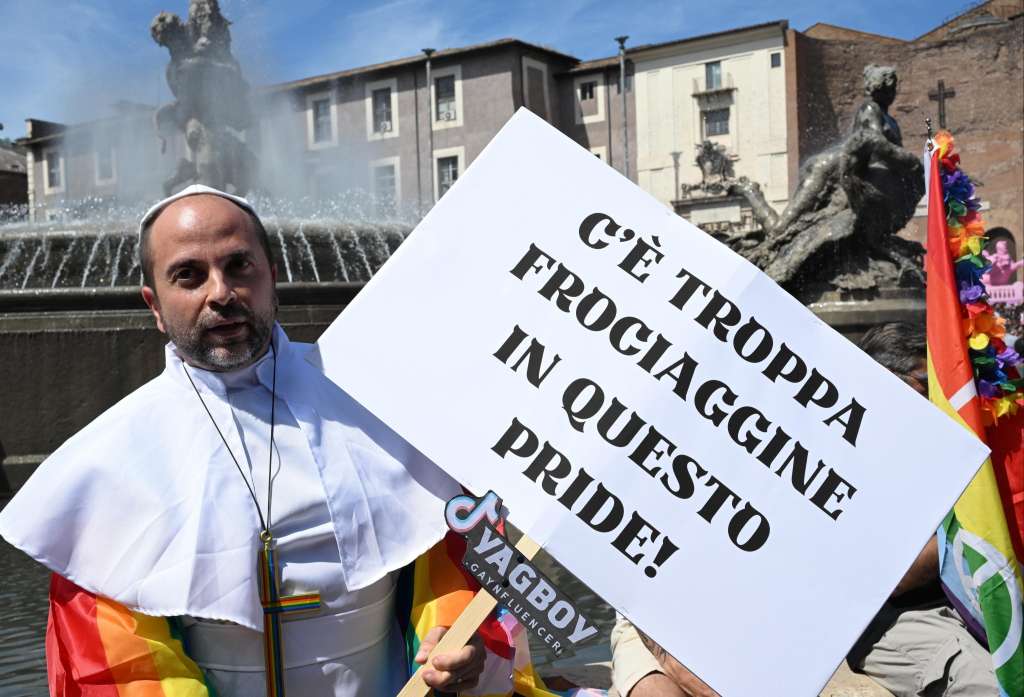 Rome (Italy), 15/06/2024.- A man dressed in a papal robe holds a sign reading 'There's too much faggotry in this Pride' at the Roma Pride 2024 in Rome, Italy, 15 June 2024. Rome celebrates LGBTQ+ rights on 15 June marking 30 years of Pride march since 1994. Italian news agemcy ANSA reported that during a meeting with priests in Rome earlier in June, Pope Francis said ''In Vaticano cíË aria di frociaggine'' ñ meaning ''In the Vatican, there is an air of faggotry.'' (Papa, Italia, Roma) EFE/EPA/CLAUDIO PERI