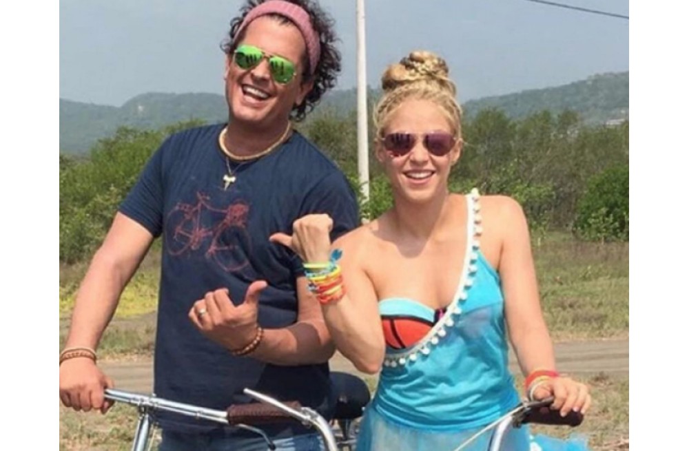 Como en la canción original Shakira y Carlos Vives mencionaron a Piqué, el samario decidió hacerle un pequeño ajuste por la separación del futbolista y la cantante.