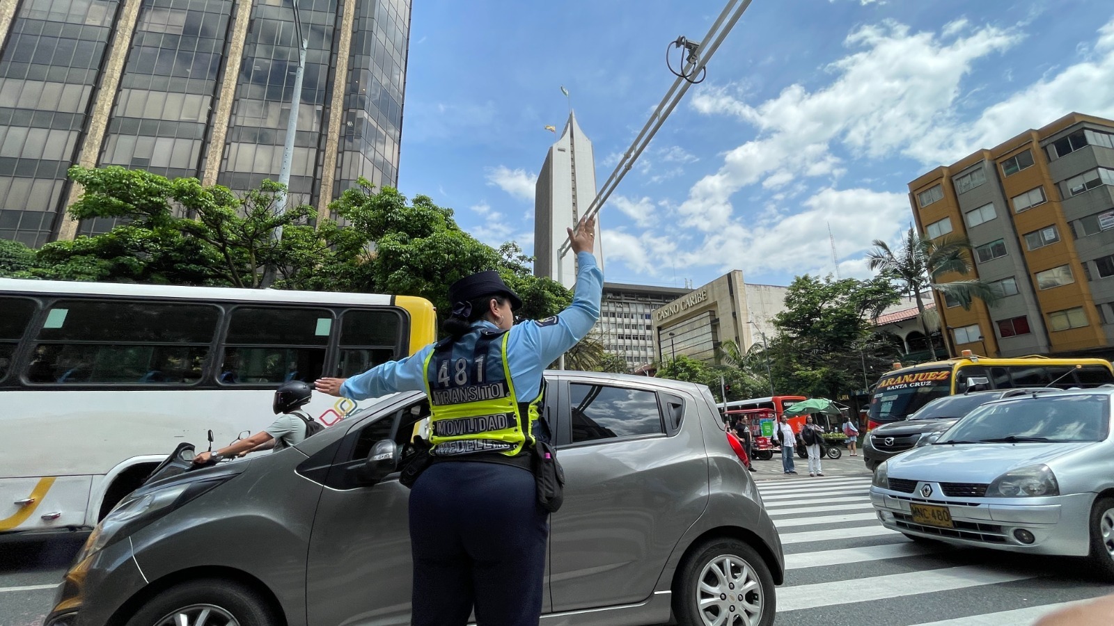 Imagen de referencia. Las autoridades recomendaron priorizar el transporte público y anunciaron el despliegue de operativos de control y orientación ante el aumento del tráfico.