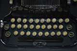 Los retro poetas insuflan vida a las máquinas de escribir y a sus reparadores