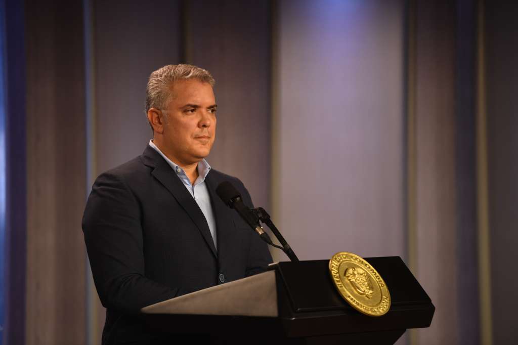 Presidente de Colombia durante rueda de prensa junto a María Victoria Angulo, ministra de Educación y Fernando Ruiz ministro de salud a días de decretarse el aislamiento obligatorio por la pandemia del nuevo coronavirus covid – 19 en el país