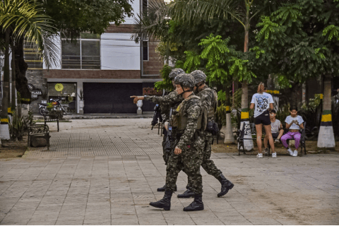 Catatumbo: sigue el desplazamiento por los enfrentamientos y atacan con drones a un hospital