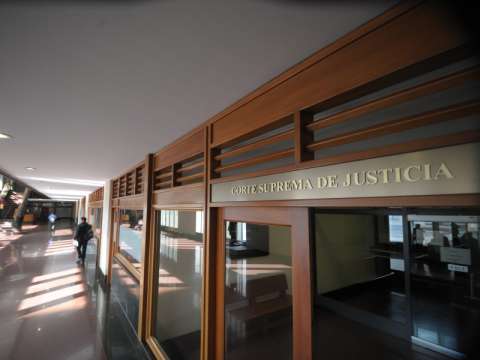 Decisión de Corte Suprema podría servirle a magistrado de la Constitucional