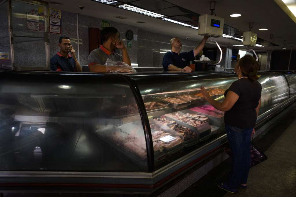 La inflación cede en Venezuela por qué los consumidores no tienen con qué, ni qué comprar. / Bloomberg News