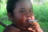 El "bebé fumador" dejó el cigarrillo por otro vicio