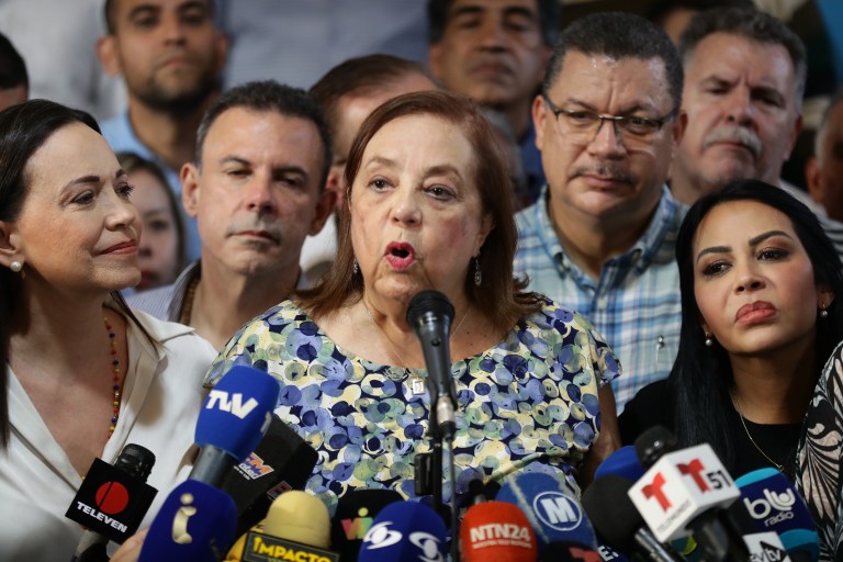 Oposición venezolana denuncia bloqueos para la inscripción de Yoris como candidata