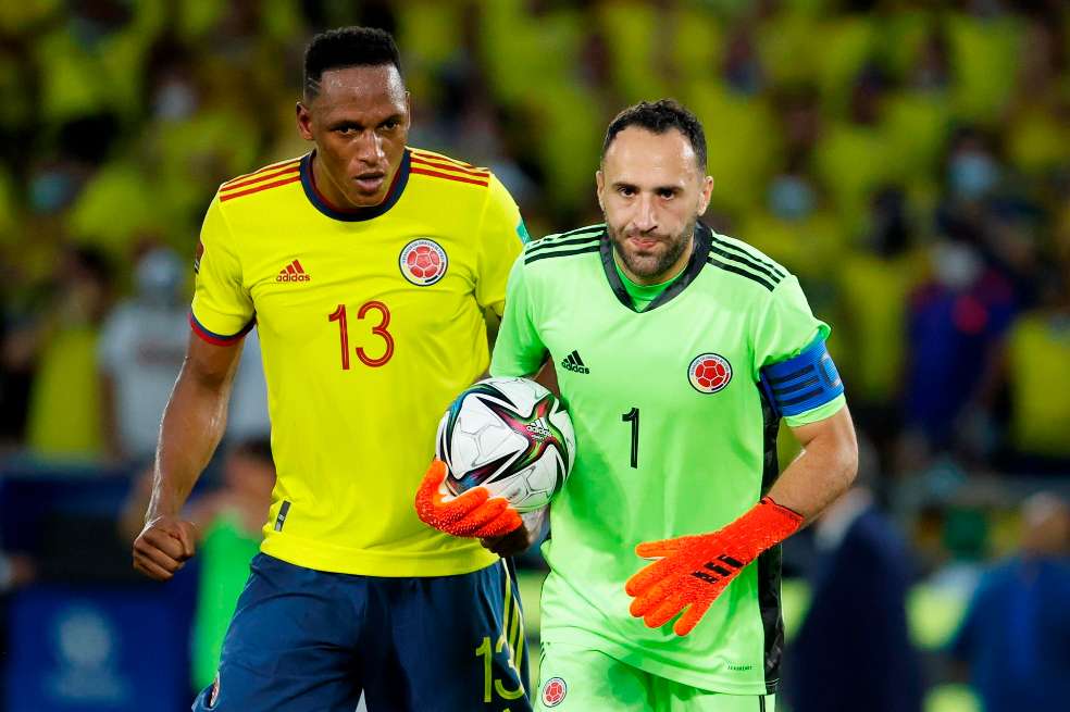 Yerry Mina y David Ospina en el partido de Colombia contra Ecuador.