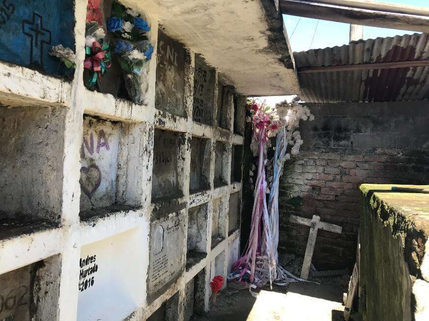 El cementerio de Tumaco está en pésimas condiciones y eso impide la identificación plena de los cuerpos y restos que reposan aquí. / Fotos:  Carolina Tejada - Colectivo Orlando Fals Borda