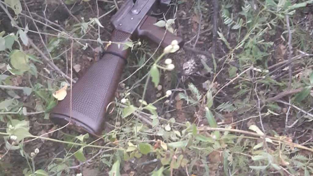 Uno de los fusiles hallados por la Policía Nacional este sábado.