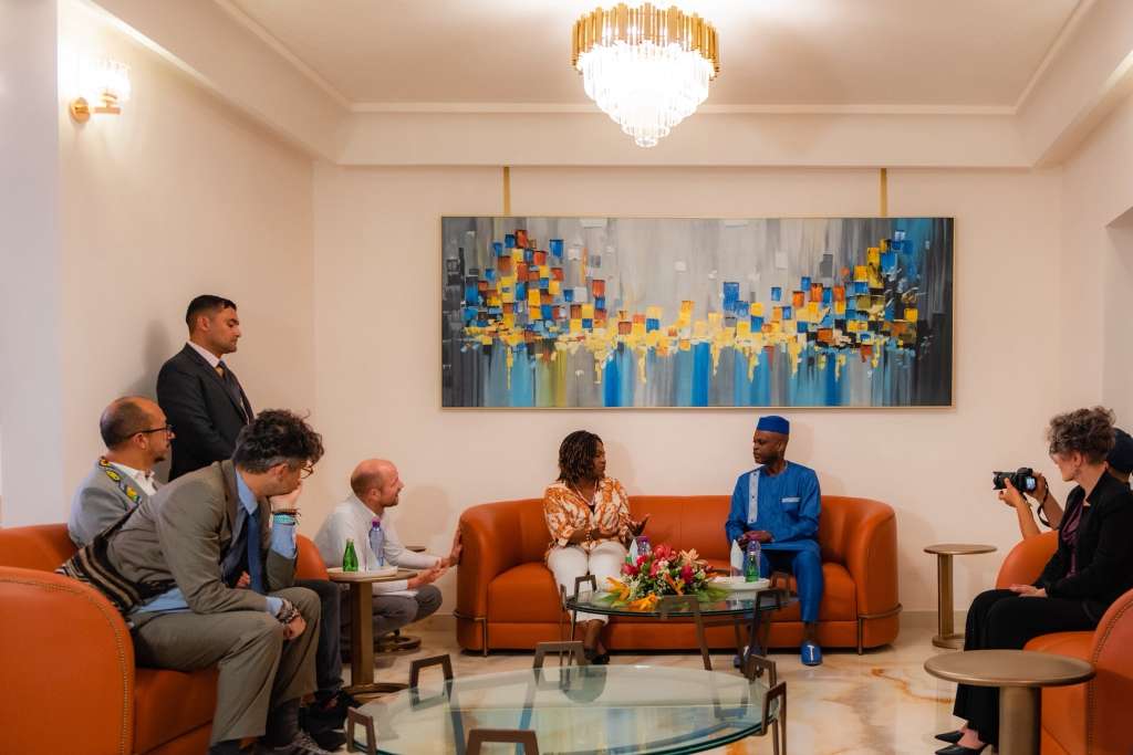 La vicepresidenta Francia Márquez y el ministro de Relaciones Exteriores de Togo, Robert Dussey, durante un encuentro realizado este 8 de diciembre.