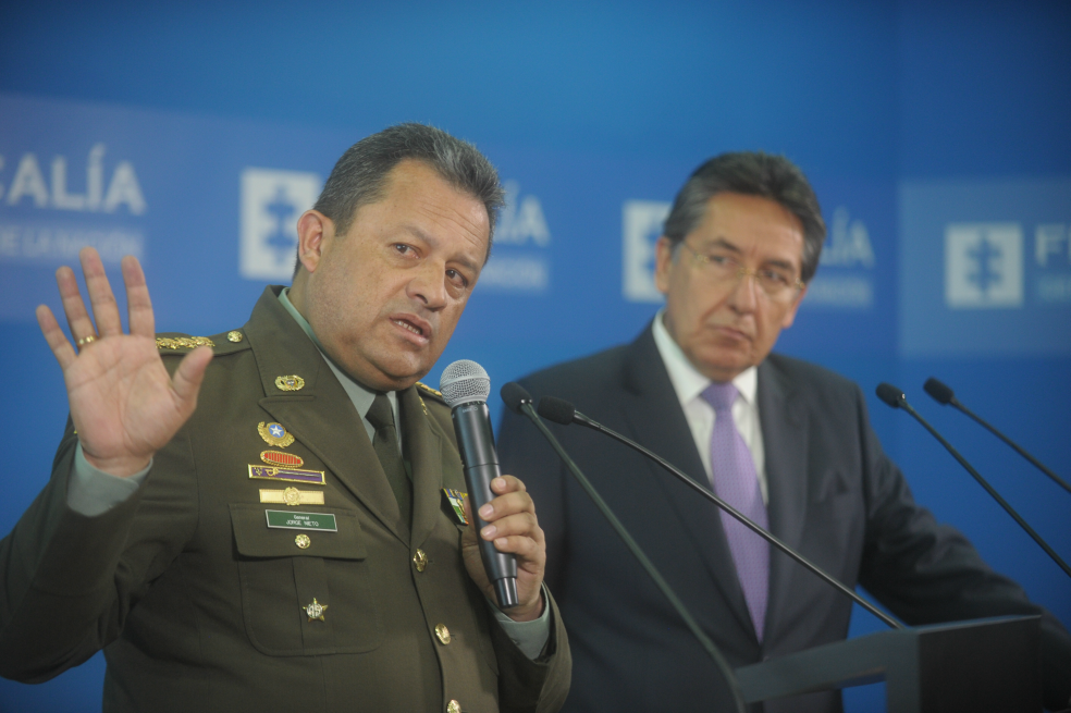 El director de la Policía, Jorge Nieto, y el fiscal Néstor Humberto Martínez, durante la rueda de prensa en la que dieron detalles de la operación del narcojet. / Cristian Garavito
