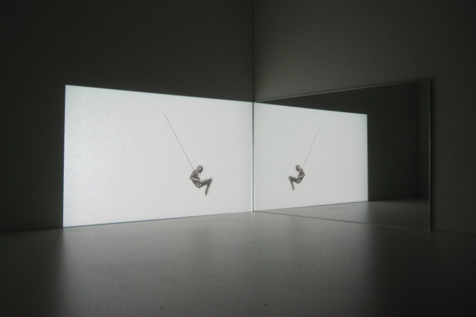 Obstrucciones de Diana Menestrey. Instalación audiovisual. Animación y espejo Dimensiones variables 2012. / Foto: Archivo privado de Diana Menestrey.