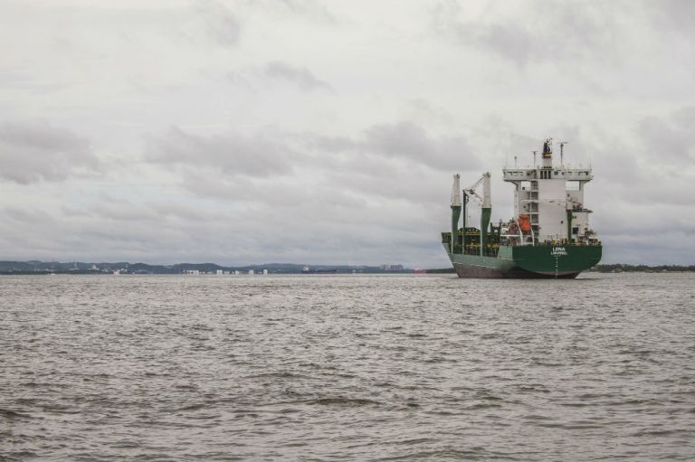 Suspenden actividades carboneras en Puerto Brisa, Guajira