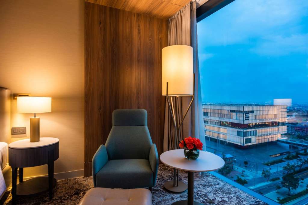 Hilton Bogotá Corferias ha hospedado a más de 530.000 visitantes de distintos países, promoviendo el turismo internacional.