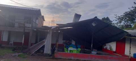 En imágenes: vendaval afectó 13 viviendas y 24 personas en Samaná, Caldas