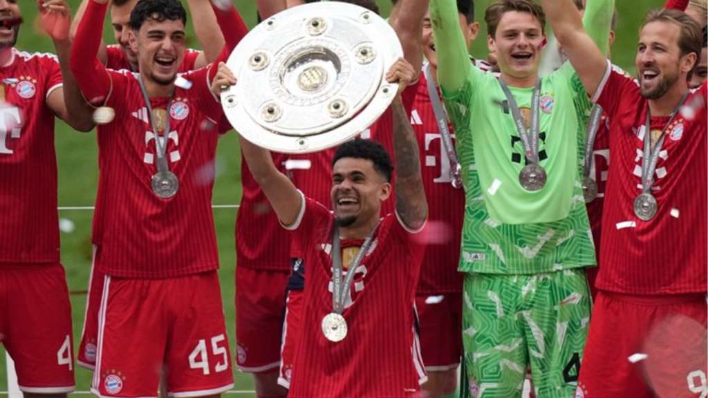 Luis Díaz alza el plato de la Bundesliga.