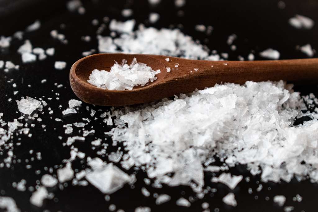 La humedad de los clósets y la alacena puede arruinar la ropa y los alimentos, elimínala así con este ingrediente de tu cocina.