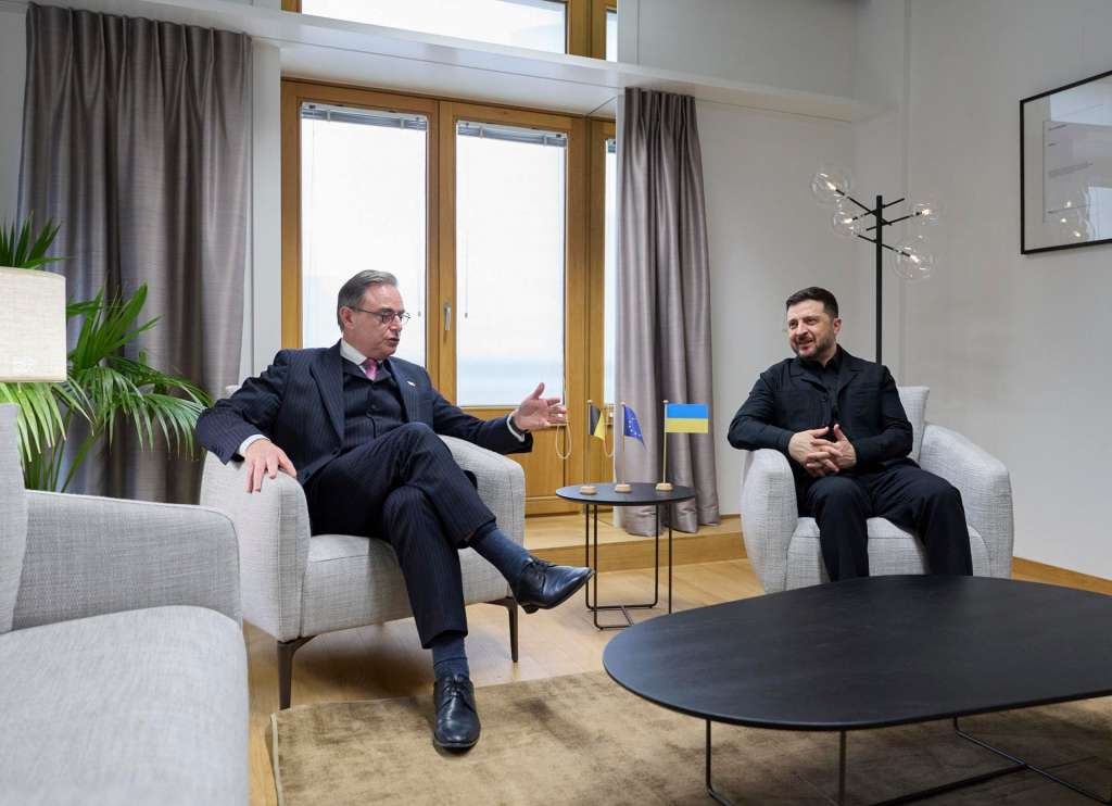 BRUSSELS (Belgium), 18/12/2025.- A handout photo made available by the Ukrainian Presidential Press Service shows Ukrainian President Volodymyr Zelensky (R) meeting with Belgian Prime Minister Bart De Wever (L) in Brussels, Belgium, 18 December 2025. President Zelensky thanked Belgium and the Belgian people for their support for Ukraine from the very beginning of the full-scale war and separately noted Belgium’s contribution to the PURL initiative, as the Ukrainian president's official site reports. EU leaders are meeting to discuss the latest developments in Ukraine, the EU's next multiannual financial framework, the EU enlargement process, and the geoeconomic situation in the European Union. (Bélgica, Ucrania, Bruselas) EFE/EPA/PRESIDENTIAL PRESS SERVICE / HANDOUT HANDOUT EDITORIAL USE ONLY/NO SALES