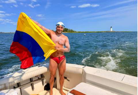 Jorge Iván del Valle: el intruso que nada entre las estrellas
