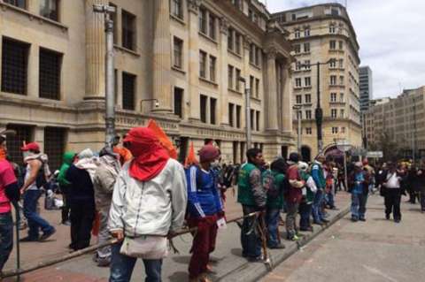 Grupo de indígenas y campesinos se tomó el ministerio de Agricultura