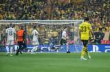 ¡Descontrol en la Champions! Varios hinchas invadieron el terreno de juego: video