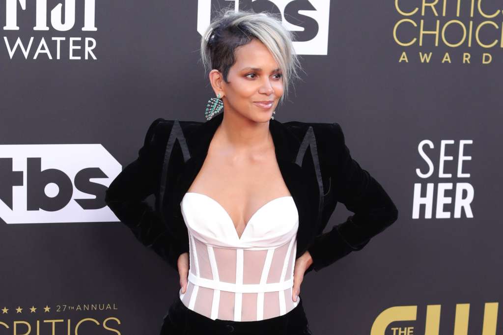 Los Angeles (United States), 13/03/2022.- US actress Halle Berry attends the 27th Critics Choice Awards at the Fairmont Century Plaza Hotel in Los Angeles, California, USA, 13 March 2022. (Estados Unidos) EFE/EPA/DAVID SWANSON