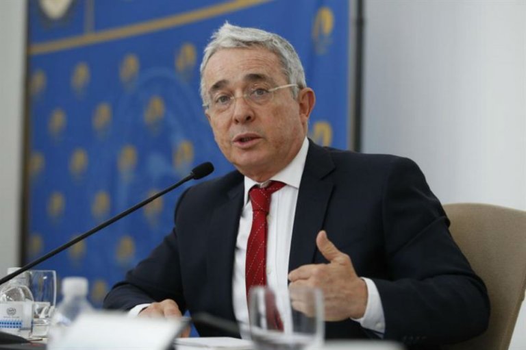Venezuela, por ser «una dictadura incorregible», no debería ser garante del proceso de paz: Uribe
