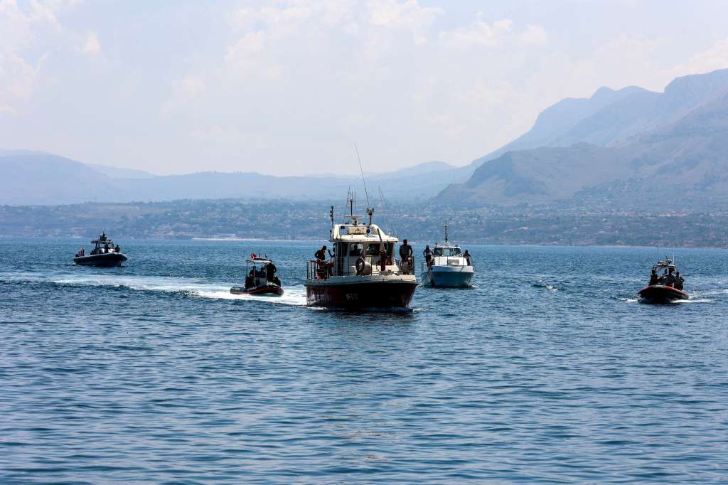 Porticello (Italy), 23/08/2024.- Fire brigade boats approach the shore, in Porticello, near Palermo, Sicily, Italy, 23 August 2024. The body of the last victim of the Bayesian shipwreck, British tech magnate Mike Lynch's 18-year-old daughter Hannah, was located and recovered by the divers from the wreck off Porticello coast on 23 August. The Bayesian superyacht sank with 22 people on board on 19 August after a tornado hit the area, and 15 passengers were rescued by the coast guard. Seven passengers were confirmed dead. (Italia) EFE/EPA/IGOR PETYX