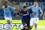 Inter se distancia del líder en Italia