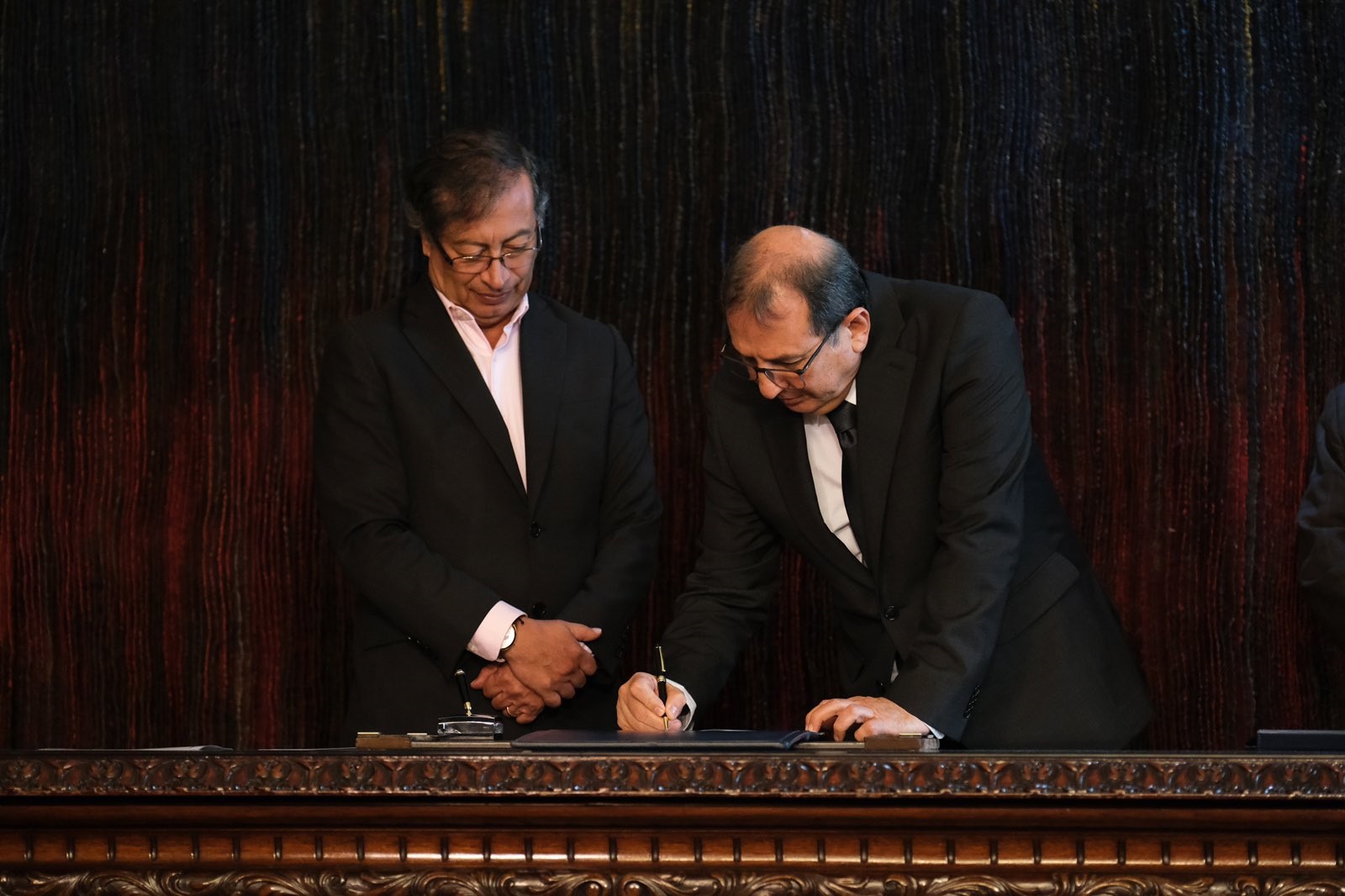 Gustavo Petro y Jorge Rojas, embajador de Colombia ante Bélgica, quien suena para ser jefe de gabinete.